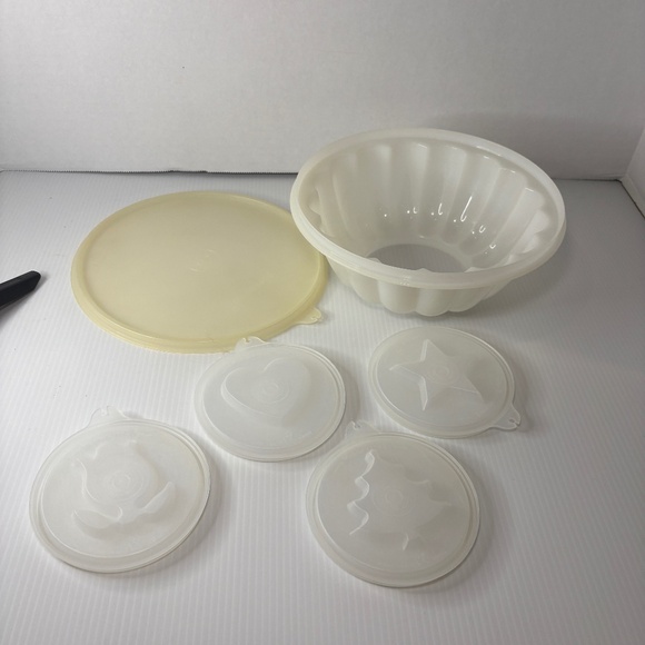 Vintage Tupperware Jello Mold Classic Jel-N-Serve 617 + 4 Designs, Seal - Picture 1 of 6
